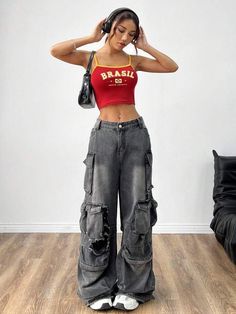 Baddie Aesthetic Clothing, Y2k Fit Inspo Women, Streetwear Fashion 2024 Woman, Girls Streetwear Outfit, School Outfits 90s, 90s Street Style Aesthetic, 2yk Outfits, Summer Fits Streetwear, Y2k Womens Fashion