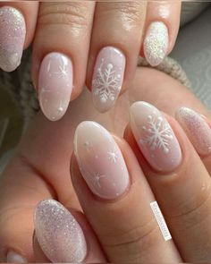 ˚˖𓍢ִ໋🍪✧˚.🎀༘⋆ Simple Winter Nails Almond, Winter Nails Almond, Winter Nail Polish Colors, Simple Winter Nails, Winter Nail Trends, Winter Nail Polish