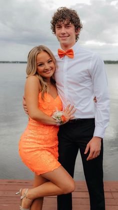 Orange Prom Couple, Matching Prom Couples, Hoco Couple Outfits, Couples Homecoming Pictures, Hoco 2023, Hoco Poses