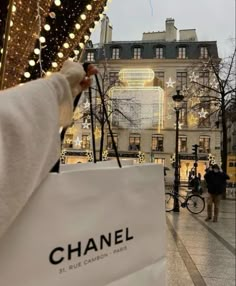 #chanel #paris #christmas #shopping #love #xmas #stars #lights #decoration #selflove Luxury Life Aesthetic, Estilo Blair Waldorf, Chanel Couture, Rich Lifestyle, Life Aesthetic, Luxury Lifestyle Dreams, Luxury Aesthetic