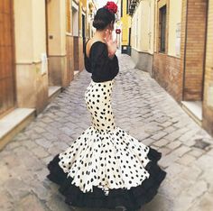 Elegant Dresses, High Waisted Skirt, Midi Skirt, Polka Dot, Spain, How To Wear