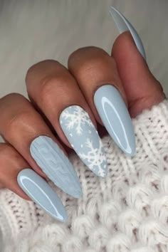 Nail Design Ideas Winter, Blue Winter Nails, Blue Christmas Nails, January Nail Designs, Christmas Nail Art Ideas, Holiday Nails Winter, Nail Types, Snowflake Nail Art