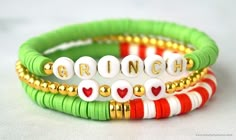 Heishi Bracelet Ideas Christmas, Grinch Clay Bead Bracelets, Grinch Bracelet Ideas, Holiday Clay Bead Bracelets, Winter Bracelet Ideas, Clay Bead Bracelet Ideas Christmas, Christmas Clay Bead Bracelet Ideas, Christmas Clay Bead Bracelets, Christmas Bracelet Ideas