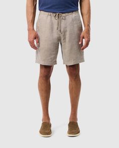 The Windcrest shorts are the ultimate summer bottoms—they're made from a highly-breathable linen-cotton-blend fabric that feels and looks fantastic, with a tonal embroidered Bunny at the front and logo-engraved rivet hardware. Complete the matching set Woven - 57% linen, 43% cotton Made in China Regular fit Embroidery Back patch pocket Mens linen short Linen short Mens short Linen short Mens Linen Shorts, Embroidered Bunny, Summer Bottoms, Mens Linen, Linen Short, Drawstring Shorts, Matching Sets, Linen Blend, Patch Pocket