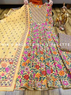 Kameez Trouser Designs, Umbrella Suit, Shalwar Designs, New Stylish Dress, Shalwar Design, Gharara Designs, Daily Dresses, Kurti Top, Sms Language