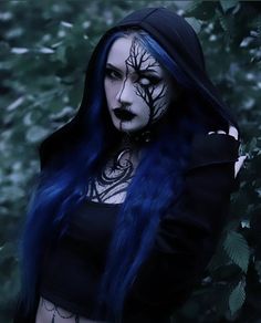 Dark Witch Makeup Halloween, Dark Witch Makeup, Dark Fantasy Makeup, Scary Beauty, Blue Astrid, Elf Oc, Dark Fairy Costume, Dark Fantasy World, Viking Makeup