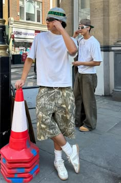 Streetwear Outfits Men Summer, Mens Summer Outfits 2024 Streetwear, Fashion Men Aesthetic, Jorts Mens Outfits, Summer Outfits Streetwear, Minimalistic Streetwear, Minimalistic Nails, Clean Hygiene, Edgy Retro