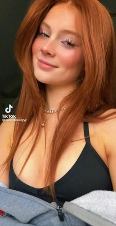 Pale Skin Freckles Hair Color, Ginger Hair Tiktok, Red Head Tiktok, Dark Hair Pale Skin Green Eyes, Redhead Baddie, Red Head Outfits, Redhead Hairstyles