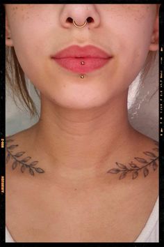 Piercing Inspiration Middle Of Lip Piercing, Pierced Girls, Delicate Facial Piercings, Bottom Middle Lip Piercing, Labret Piercing Small Lips, Labret Piercing Jewelry, Delicate Face Piercings, Angel Kiss Piercing