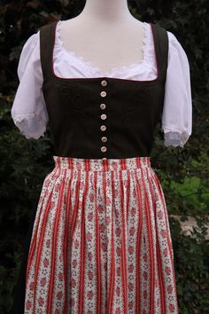 Stunning Austrian dirndl from Wild&Wald. Size on the label 34, but fits also petit 36.  Made of: In a very good condition, no flaws. Dress With Apron, Folk Dress, Dirndl Dress, Folk Dresses, Romantic Dress, The Label, Austria, Apron, Floral Pattern