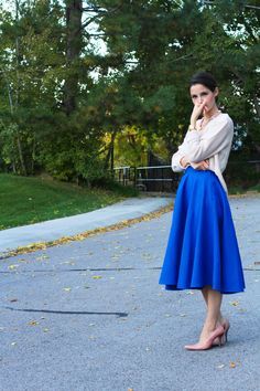 DIY, tutorial for a full circle skirt with waistband and invisible zipper Girls Circle Skirt, Easy Diy Fashion, Circle Skirt Tutorial, Midi Circle Skirt, Stile Casual Chic, Circle Skirts, Skirt Tulle