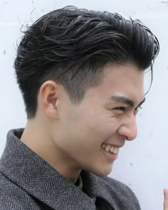 Two-Block Haircut: 31 Stunning Ideas for Men Korean Hairstyle Men Undercut, Asian Undercut, Brunette Haircuts, Flow Haircut, Men With Short Hair, Korean Hairstyle Ideas, Man Bun Haircut, Men Haircut Undercut