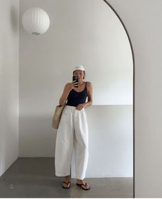 Wider Hips Outfits, Summer Minimal Style, Minimalist Fits, Summer Minimalist Fashion, Uni Vibes, Clothe Styles, Europe Clothes, Mom Ootd, Earth Style