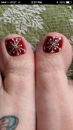 Christmas Toes Christmas Toes, Pedicure Designs, Toe Nail Art, Christmas Nail Designs, Christmas Nails, Toe Nails, Hair And Nails, Nail Polish, Nail Designs