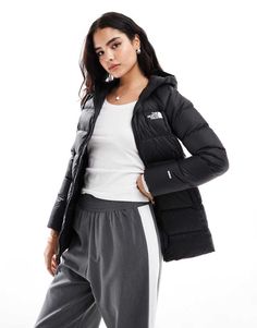 Giacche e Cappotti di The North Face Prezioso nei giorni di pioggia Cappuccio fisso Chiusura con cerniera lampo Stampa con logo Regular fit Puffer Parka, Jane Dress, Wide Jeans, Plus Size Skirts, A Rainy Day, Parka Jacket, Plus Size Pregnancy, Jumper Dress, Denim Shop