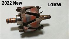 an image of a metal object with two different gears on it's side and the same one in front