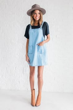 Find More at => http://feedproxy.google.com/~r/amazingoutfits/~3/7DJynl4hSXQ/AmazingOutfits.page Nashville Dresses, Minimalisticky Chic, Holland Fashion, Denim Jumper, Mode Boho, Denim On Denim, Cooler Look, Makeup Fashion