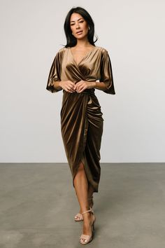 Cute, fun, classy! Our Brendyn Ruched Velvet Dress features a stunning brushed bronze color and a lovely look! Bronze Bridesmaid Dress, Pleated Fashion, Prom Dresses Boho, Baltic Born, Neck Bodycon Dress, Split Dress, Brushed Bronze, Swimsuit Dress, Prom Dresses Long With Sleeves