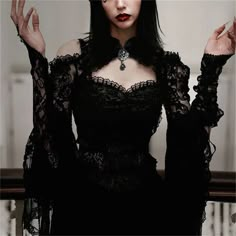 Gothic Lace Outfit, Goth Lolli Style, Vampire Aesthetic Fashion, Goth Victorian Aesthetic, Romantic Goth Fashion, Vampire Goth Fashion, Gothic Shawl, Victorian Gothic Vampire, Fashion Halloween Costumes