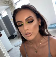 🍋🍋 pinterest: cy b Orange Eye Makeup, Yellow Eye Makeup, Neon Makeup, Makeup Is Life, Instagram Makeup, Festival Makeup, Make Me Up, Love Makeup