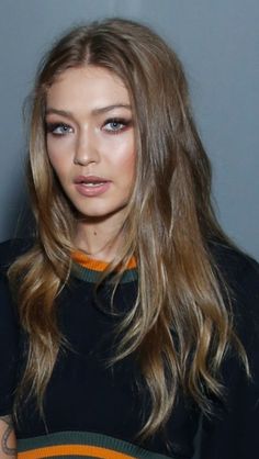 Russian Hair Color, Brown Hair Light Eyebrows, Green Eye Celebrities, Gigi Hadid Dirty Blonde Hair, 7a Hair Color, Light Brown Vs Dark Blonde Hair, Hayden Panettiere Hair, Old Money Dark Blonde, Old Money Dirty Blonde Hair