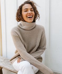 Cashmere Turtleneck Undyed Stone Luxury Brown Winter Turtleneck, Grandmother Aesthetic Outfits, Coastal Grandmother Aesthetic Outfits, Interior Designer Outfit, Winter Stylish Outfits, Coastal Granddaughter Outfits, Belt Bag Outfit, Coastal Grandmother Aesthetic, Grandmother Aesthetic