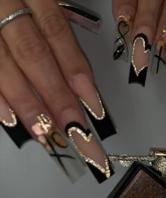 Black And Gold Acrylics, Nailpolish Aesthetic, Acrylic Nail Designs Classy, Gold Gel Nails, Black Gold Nails, Gold Acrylic Nails, Wow Nails, Hard Nails