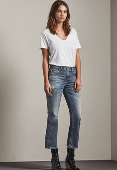 Nwt. Blue. High Rise Slim Flare Crop. 100% Cotton. Distressed On Front And Back. 25 Inch Inseam. Size 26. Camila Morrone, Ag Jeans, Girly Outfits, Cute Casual Outfits, Jean Outfits, Colored Jeans, Cropped Jeans, Classy Outfits, Pretty Outfits