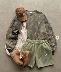 Outfit Flat Lay, Bummy Outfits, 2025 Outfits, Feminine Aura, Amber Rae, Visualization Board, Camo Streetwear, Vintage Outfit Inspiration