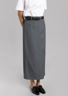 Color: CharcoalLightweight suiting fabric Slim fitMidi lengthRests low on the waistBelt loopsBack vented hemConcealed side zip closure Lined65% Lyocell 25% Rayon 10% WoolDry CleanThe Frankie Shop. Imported Charcoal Skirt Outfit, Grey Midi Skirt Outfit, Suit Skirt For Women, Midi Skirt Outfit Aesthetic, Fitted Dress Casual, Trouser Skirt, Innocence Lost, Long Skirt Fashion, Midi Skirt Outfit