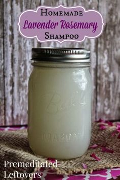 How to make homemade lavender rosemary shampoo using essential oils. This quick and easy recipe for homemade shampoo only requires 4 ingredients. Rosemary Shampoo, Shampoo Recipe, Homemade Shampoo, Flaky Scalp, Lavender Rosemary, Diy Shampoo