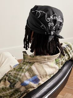 Acne Studios' scarf is inspired by classic bandanas. Cut from cotton-voile, it's printed with the brand's logo at the center with smaller versions at the corners. Men’s Head Wrap, Mens Headscarf, Locs And Hats, Scarfs For Men, Freeform Dreads, Acne Shop, Studio Logo, Cotton Scarf, Scarf Men