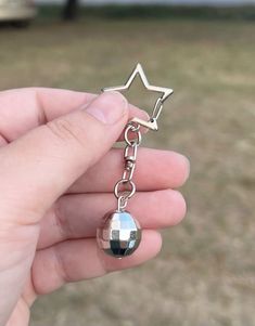 Mirrorball Keychain, Aesthetic Keychains For Car Keys, Cute Car Keychains, Key Ring Aesthetic, Car Keys Keychain Ideas, Disco Ball Keychain, Mini Disco Ball, Mini Keychains, Cool Keychain