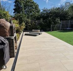 an outdoor patio with benches and grass