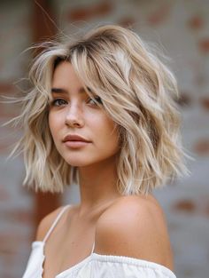 Cute and Trendy Summer Haircuts 2024 for Women 2024 Womens Haircuts, Summer Haircuts 2024, 2024 Summer Hair Trends, Cute Summer Haircuts, Natural Short Hairstyles, Bob Pixie Haircut, Long Hair Ideas, Trendy Bangs, Short Bob Pixie