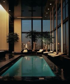 Koshino House, Penthouse Aesthetic, Ideas De Piscina, 80s Interior Design, Penthouse View, Nyc Penthouse, Lighting Living Room, New York Penthouse, 80s Interior