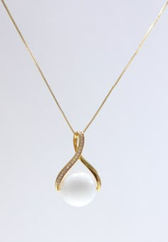 White Onyx  Necklace. Elevate your style and wellness with our white Onyx necklace, meticulously handcrafted and featured on an 18K Gold Filled chain. Each gemstone is thoughtfully selected for its radiant allure and spiritual potency, creating a unique piece that resonates both beauty and purpose.  The pendant features a pristine white Onyx, a powerful healing gemstone known to enhance strength, focus, and perseverance. It's believed to absorb and transform negative energy, helping to prevent t Gold Chain Pendant Designs For Women, White Fine Jewelry Necklace With Adjustable Chain, White Pendant Jewelry With Elegant Design, White Elegant Pendant Jewelry, Elegant White Pendant Jewelry, Fine Jewelry White Pendant Necklace, White Pearl Necklace With Adjustable Chain And Round Pendant, White Pendant Necklace Fine Jewelry, White Pendant Necklace In Fine Jewelry Style