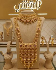 Ranihar Design Gold, Fashion Jewelry Necklaces Gold, Wedding Jewelry Sets Bridal Jewellery, Indian Wedding Jewelry Sets, Fancy Jewelry Necklace, Bridal Jewelry Vintage, Bridal Jewellery Design, Handmade Gold Jewellery