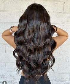 Identify Crisis, Black Hair Balayage, Dark Brunette Hair, Brown Hair Looks, Brown Hair Inspo, Hair Inspiration Long, Brown Hair Dye, Brunette Hair With Highlights, Balayage Hair Dark