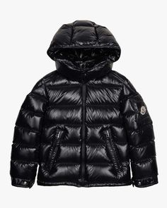 New Maya Daunenjacke für Kinder von Moncler Enfant in Schwarz. Während dasModelldank der hochwertigen Daunen-Feder-Wattierung wunderbar warmhält, kreieren diechangierende Stepp-Aufmachung sowie diverse Taschen einen modischen Begleiterfür Ihre Kleinen. Moncler Puffer Jacket Women, Moncler Coat, Stile Blair Waldorf, Clothing Wishlist, Mens Haircuts Fade