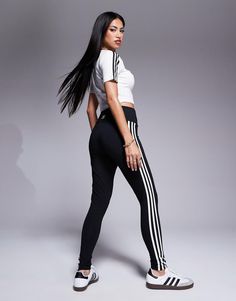 Pantalones y leggings de adidas Originals *Guardar en carpeta de inspiración* Diseño con logo Talle alto Cinturilla elástica Corte entallado Striped Leggings, Charlotte Tilbury, Adidas Originals, Topshop, Asos, High Rise, Stripes, Trousers, Adidas