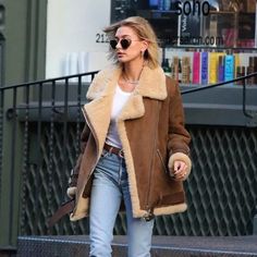 Hailey Bieber Faux Fur Leather Jacket Shearling Jacket Outfit, Hailey Rhode Baldwin, Shearling Jacket Women, Fur Leather Jacket, Sheepskin Jacket, Women Fashion Edgy, Brown Suede Jacket, Suede Coat, Womens Fashion Edgy