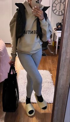 Good Style Outfits For School Winter, Cute Lazy Outfits Winter, Cute Simple Lazy Outfits, Cute Comfy School Fits, Black Girls Fall Outfits, Black Teen Girl Outfits, Winter Black Girls Outfit Ideas, Baddie Outfits For School Winter