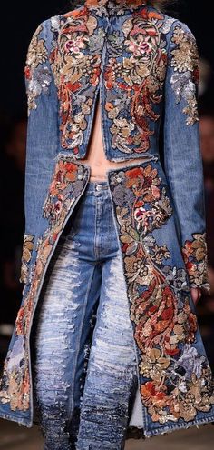 Long Denim Coat, Boho Mode, Couture Mode, Embellished Denim, Hippie Chic, Denim Coat, Mode Inspiration, Outfit Idea, Upcycle Clothes