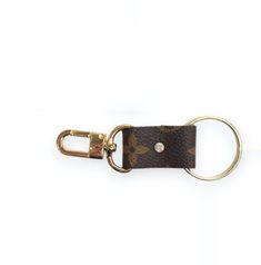 a keychain with a brown and black pattern on the front, gold metal ring