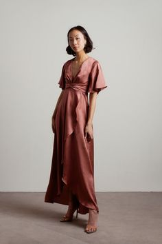 Rose Gold Maxi Dress - Satin High Low Dress - Fluter Sleeve Dress Dusty Rose Mother Of The Bride Dress, Wedding Guest Dress Sleeves, Neutral Wedding Guest Outfit, Champagne Dress Formal, Dusty Rose Outfit, Blush Dress Outfit, Pink Champagne Dress, Rose Satin Dress, Long Sleeve Wedding Guest Dress