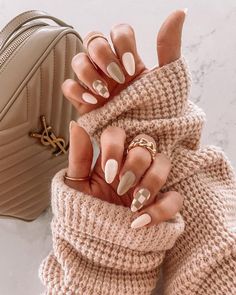 Fall 2023 Manicure Trends, Nail Designs Halloween Fall Simple, Neutral Fall Nails With Design, Sleek Fall Nails, News Years Eve Party Food Easy, Fall Neutral Nails Acrylic, Fall Nails Inspiration Short, Simple Cute Nails Fall, Fall Nails 2023 Checkered