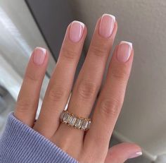 Nails French Tip Pink, Semipermanent Nails, Sns Nails, Classy Nails, French Tip Nails, Short Acrylic Nails, French Manicure