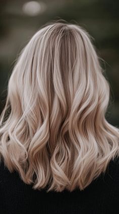 23 Winter Highlights for Blondes: Gorgeous Color Ideas to Warm Up Your Look Winter Highlights For Blondes, Highlights For Blondes, Winter Highlights, Bright Blonde Hair, Bright Blonde, Beauty Ideas