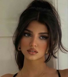 Latina Inspired Makeup, Latina Makeup Natural, Natural Latina Makeup, Beautiful Women's Faces, Eye Makeup Adriana Lima, Latina Make Up, Makeup Looks Adriana Lima, Make Up Inspo Aesthetic Latina, Cindy Kimberly Eye Makeup